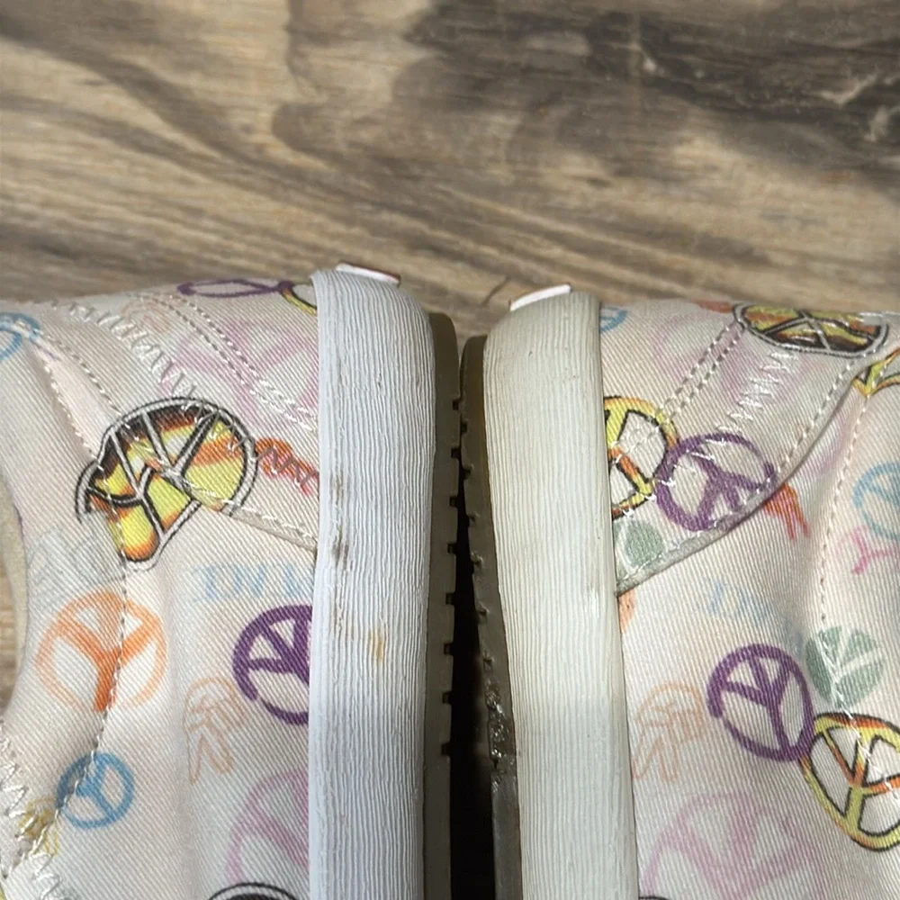 Taos Women’s Peace Sign Hippie Groovy Sneakers Shoe Off-White & Multicolor Sz 6‎